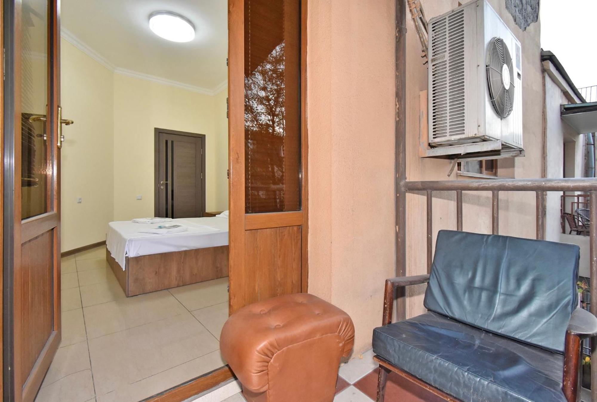 Hotel Costa Jerevan Buitenkant foto