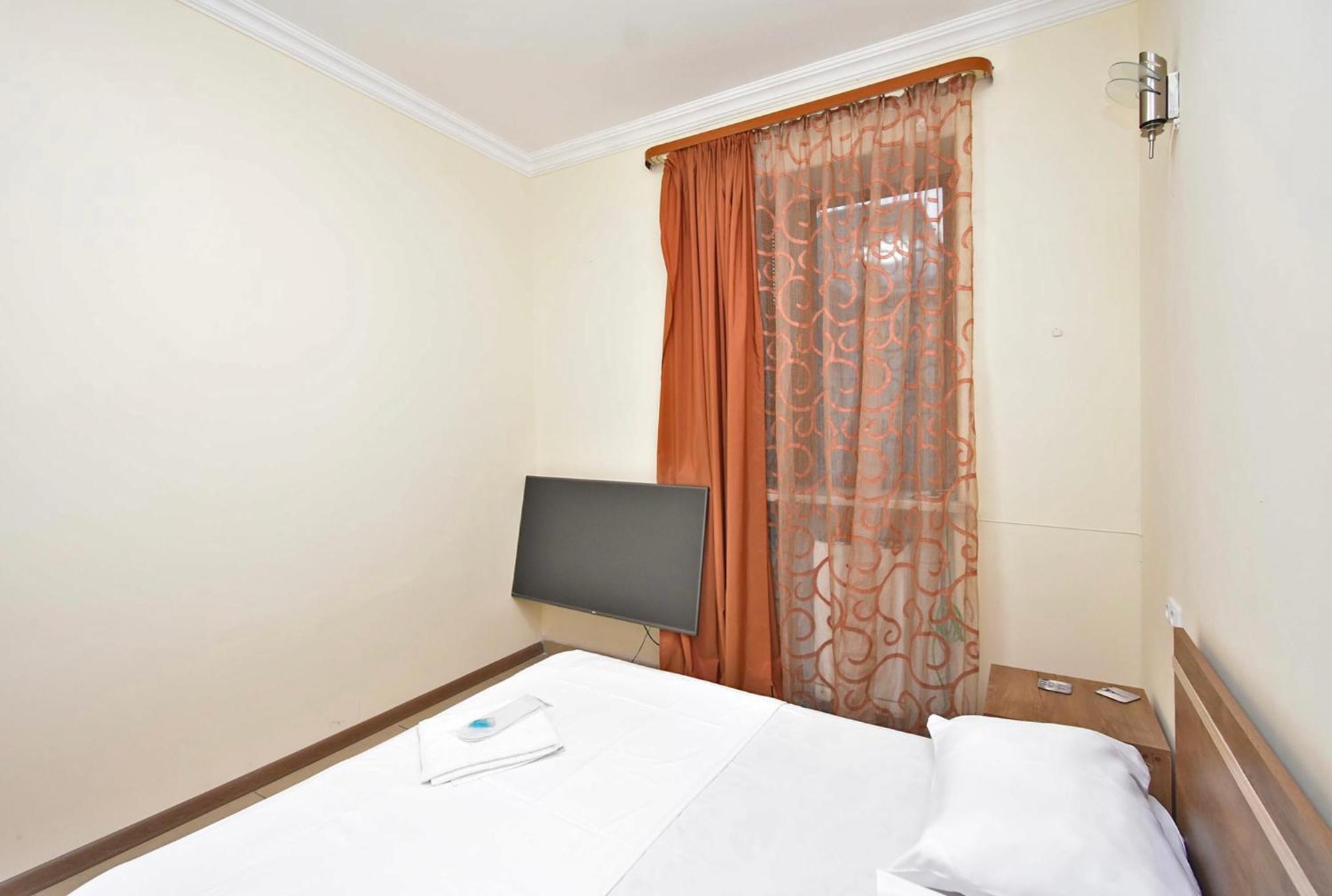 Hotel Costa Jerevan Buitenkant foto